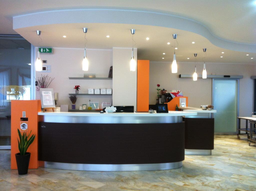 Hotel Ristorante Sbranetta Rozzano Bagian luar foto