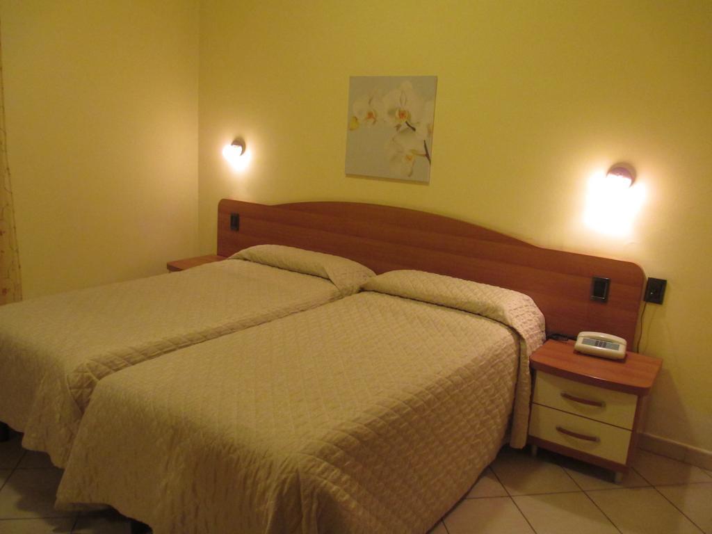 Hotel Ristorante Sbranetta Rozzano Ruang foto